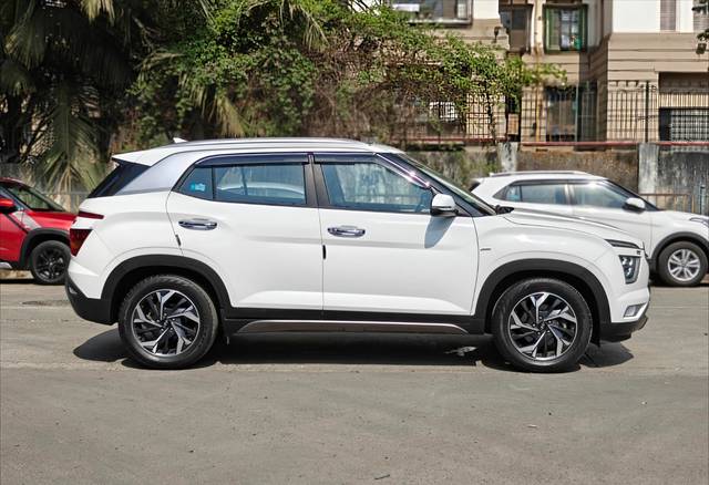 https://images10.gaadi.com/usedcar_image/4560653/original/789eaa93bc459a575c599b44bdc10455.jpg?imwidth=6401