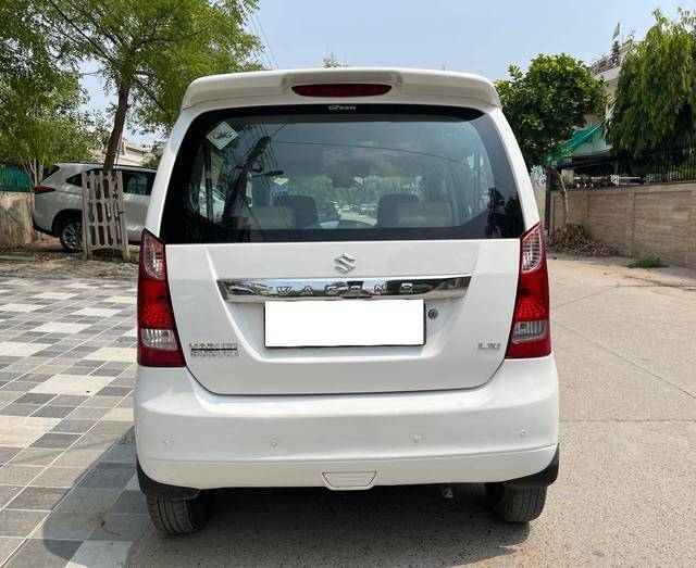 https://images10.gaadi.com/usedcar_image/4560656/original/processed_94da6304440e4fb48eb1b42df8e9d6d9.jpg?imwidth=6402