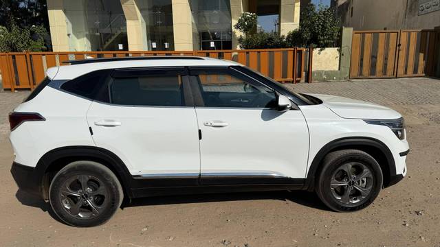 https://images10.gaadi.com/usedcar_image/4560692/original/processed_619a1d934f93b54876226ee2960689b0.jpg?imwidth=6401