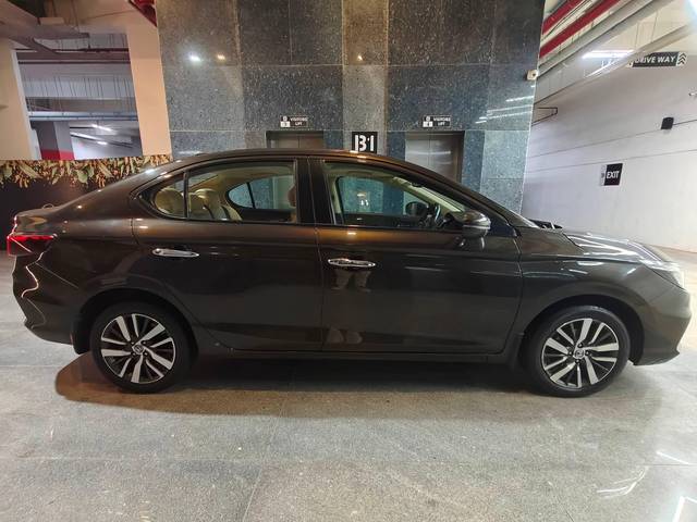 https://images10.gaadi.com/usedcar_image/4560697/original/processed_271be3047622e49f400c3922da8fcff8.jpg?imwidth=6401