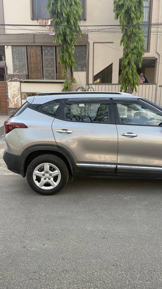 https://images10.gaadi.com/usedcar_image/4560698/original/2dd6b74af4e8d1a1c878e4d7c58e2304.jpg?imwidth=6400