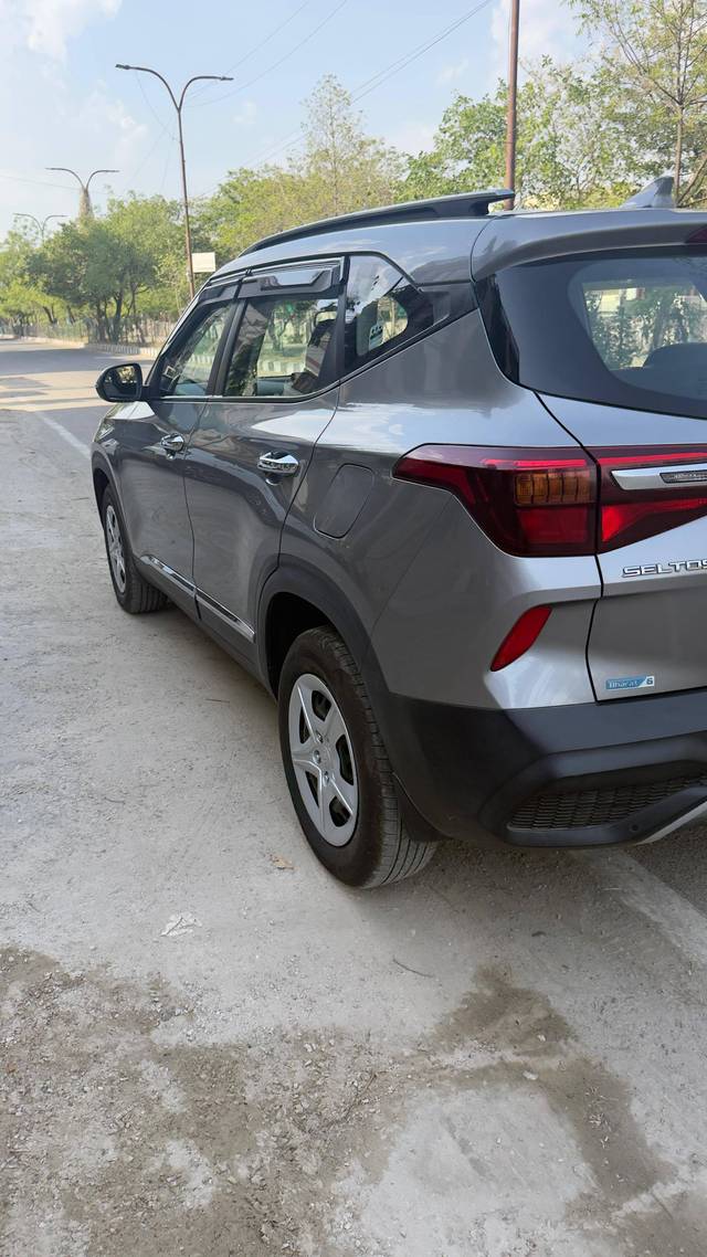 https://images10.gaadi.com/usedcar_image/4560698/original/processed_b0972432cec4c0e3ac0fd60bded3a588.jpg?imwidth=6402