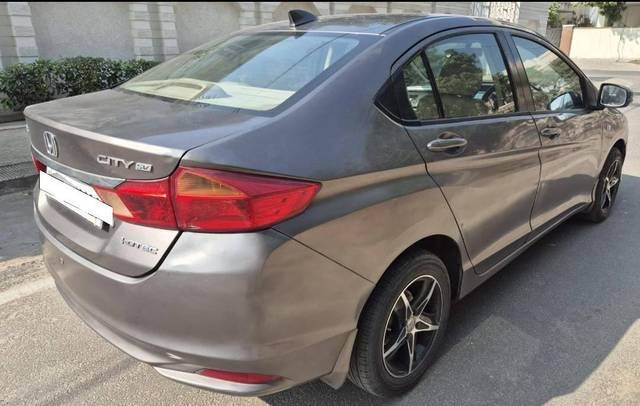 https://images10.gaadi.com/usedcar_image/4560709/original/processed_760d98e60cb9ec43ab48180bdc2aece2.jpg?imwidth=6402