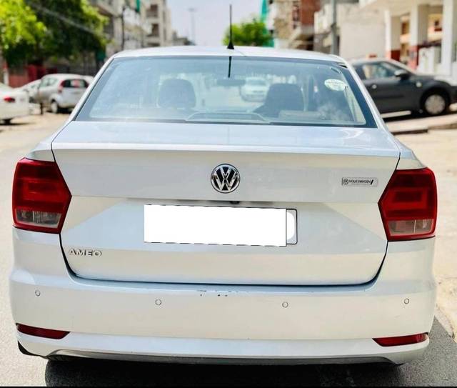 https://images10.gaadi.com/usedcar_image/4560718/original/processed_0a54e022e49f42a929db8e7e76d3f039.jpg?imwidth=6402