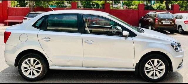 https://images10.gaadi.com/usedcar_image/4560718/original/processed_41cb85fe6b4aa267c2fd99b0b709c060.jpg?imwidth=6401