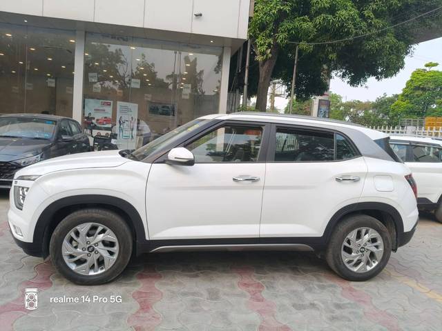 https://images10.gaadi.com/usedcar_image/4560723/original/processed_76e1b6848174e4608d468944e1240d33.jpg?imwidth=6402