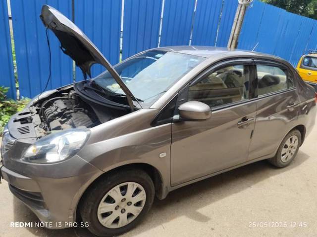 https://images10.gaadi.com/usedcar_image/4560725/original/processed_198cdb2b-fd63-4430-b8bd-b7e98b494096.jpg?imwidth=6402