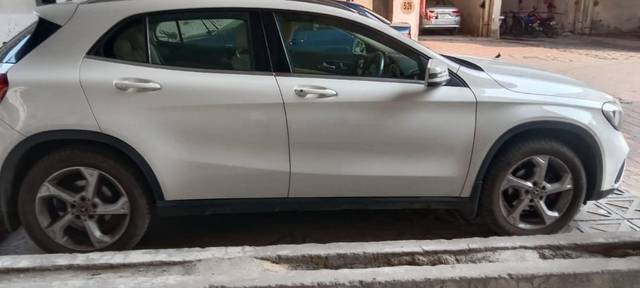 https://images10.gaadi.com/usedcar_image/4560728/original/processed_3f99e4cb-86cd-42e8-93a4-7d4b749ee619.jpeg?imwidth=6401