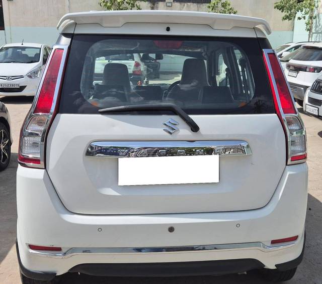 https://images10.gaadi.com/usedcar_image/4560729/original/processed_3614c1a3a33d0830b9c3236e43b0ead4.jpg?imwidth=6402