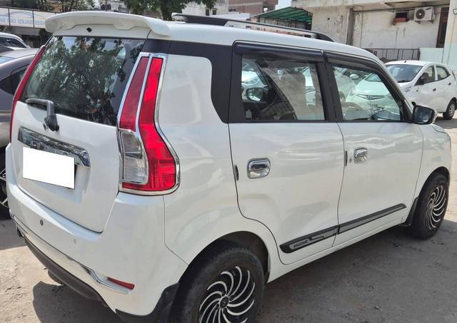https://images10.gaadi.com/usedcar_image/4560729/original/processed_b2e459bb693b43190c297f98684e8073.jpg?imwidth=6401