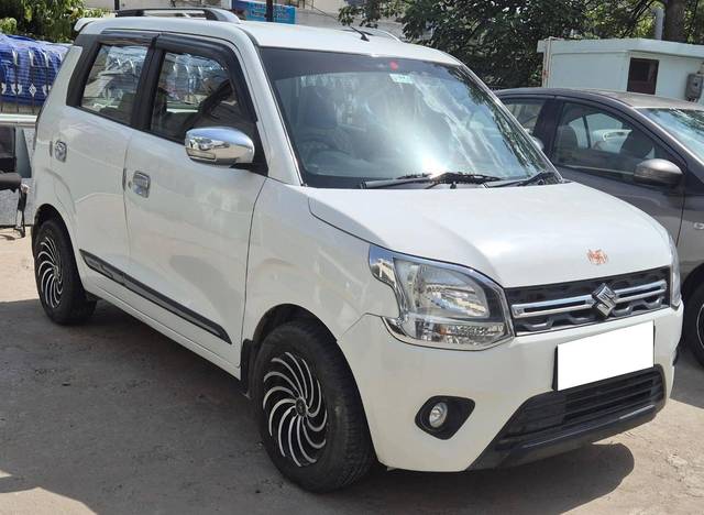 https://images10.gaadi.com/usedcar_image/4560729/original/processed_d52ecf4894873d6cd1f86d6e7eefc7a1.jpg?imwidth=6400