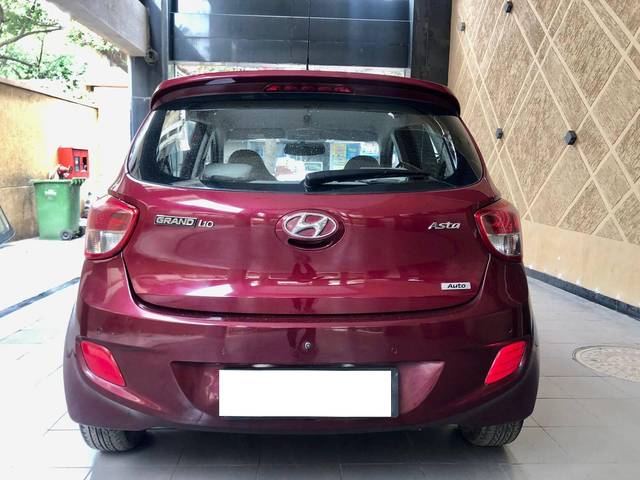https://images10.gaadi.com/usedcar_image/4560736/original/processed_8c9b1d99d8eb08e772f890d1b39f9757.jpg?imwidth=6402