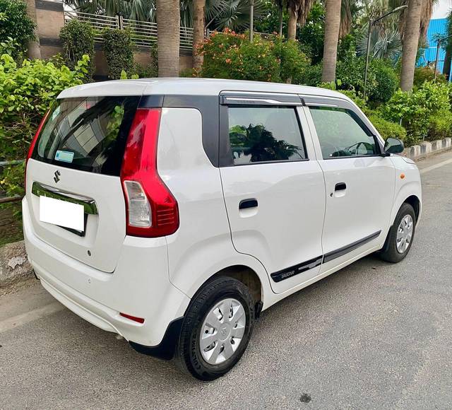 https://images10.gaadi.com/usedcar_image/4560748/original/processed_d838418160ca432150d9408f8d3f0ba8.jpg?imwidth=6402