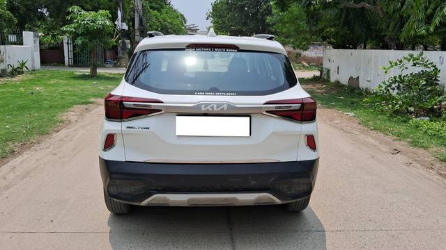 https://images10.gaadi.com/usedcar_image/4560758/original/processed_00550948bc74938f43ca20f427cbef7e.jpg?imwidth=6402
