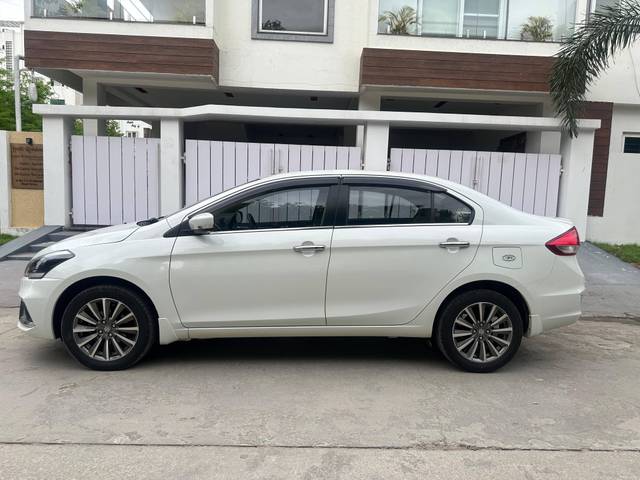 https://images10.gaadi.com/usedcar_image/4560807/original/processed_8cd7ccb498678f576c5c8f257d294700.jpg?imwidth=6402