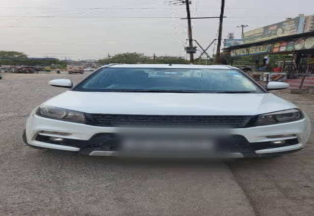 https://images10.gaadi.com/usedcar_image/4560813/original/9b93b07d-61ac-4211-978c-4d879209bb56.?imwidth=6400