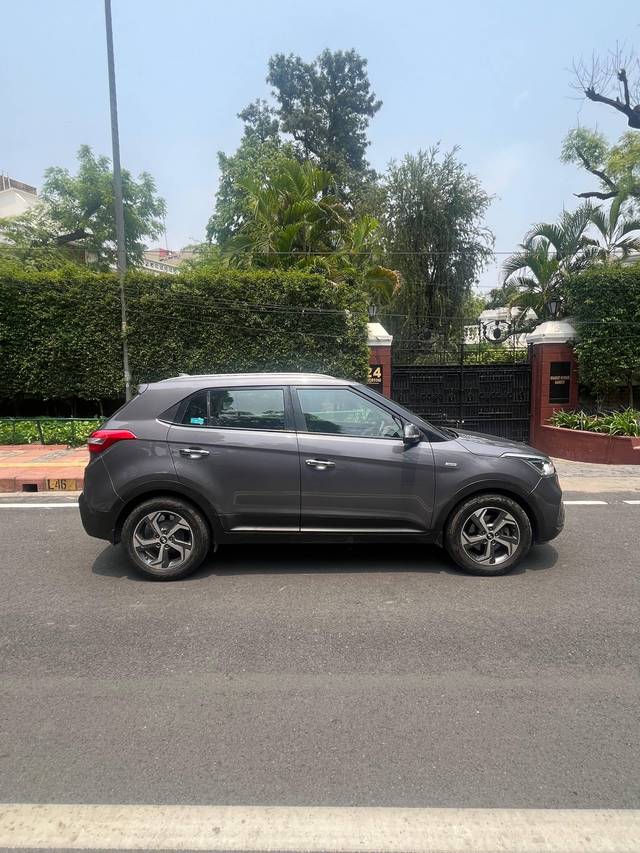 https://images10.gaadi.com/usedcar_image/4560820/original/processed_65126275-b7c5-4988-9418-fa7d7836760f.jpg?imwidth=6401