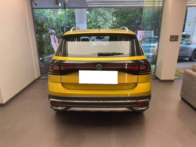 https://images10.gaadi.com/usedcar_image/4560822/original/processed_75fc87ba7a0ed2c84977b89715105603.jpeg?imwidth=6402
