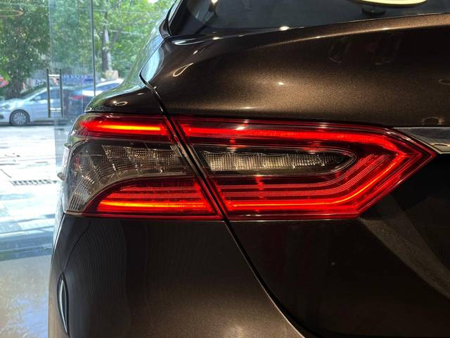 https://images10.gaadi.com/usedcar_image/4560834/original/f8d688ca49fa03e5bc80a16e6cf057e1.jpg?imwidth=6401