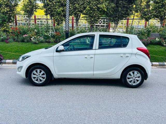 https://images10.gaadi.com/usedcar_image/4560847/original/processed_f1f8ab498aabbd4f79fb2e0d8dd8cf2e.jpg?imwidth=6400