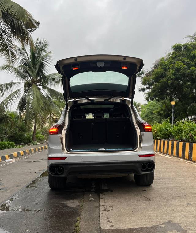 https://images10.gaadi.com/usedcar_image/4560863/original/16c1cc1d4d124b7975d676baca7b2267.jpeg?imwidth=6402