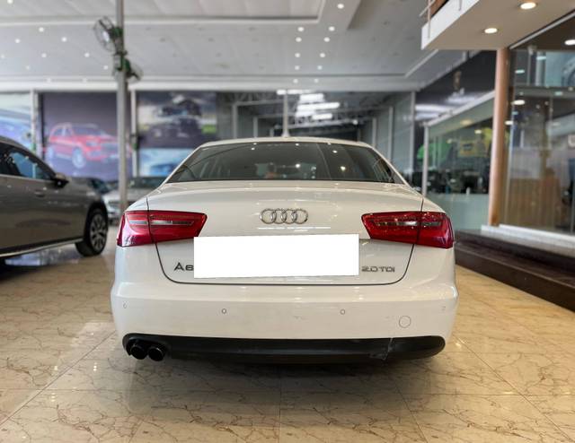 https://images10.gaadi.com/usedcar_image/4560909/original/processed_8c7f4c00c97cf07bc9f136cadd6a8af6.jpg?imwidth=6401