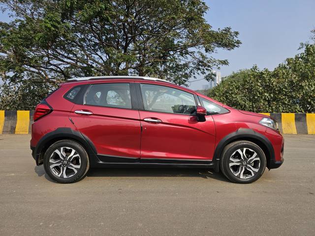 https://images10.gaadi.com/usedcar_image/4560924/original/4e91de151995bc1aa0763d692377c2a3.jpg?imwidth=6401