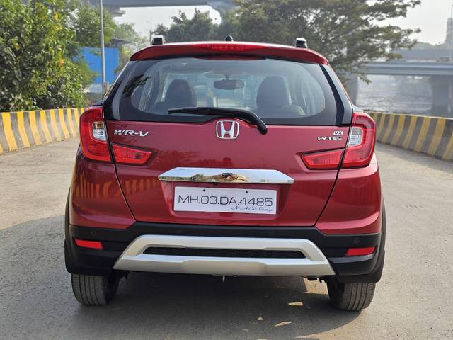 https://images10.gaadi.com/usedcar_image/4560924/original/processed_382af07dd551301a3e96d5f74df6fb84.jpg?imwidth=6402