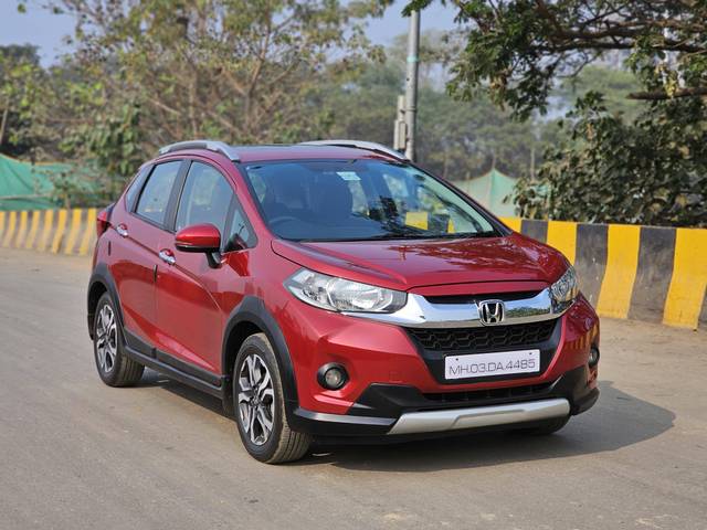 https://images10.gaadi.com/usedcar_image/4560924/original/processed_7a83514747dc837854601a1f719b46a7.jpg?imwidth=6400
