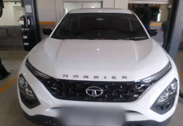 https://images10.gaadi.com/usedcar_image/4560947/original/847ca8de-a694-421e-af6c-99d14edda3e2.?imwidth=6400