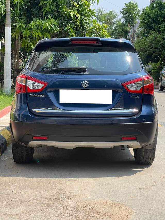 https://images10.gaadi.com/usedcar_image/4560950/original/processed_a7816e2d215f0a339db9ef7fc4a2552c.jpg?imwidth=6402
