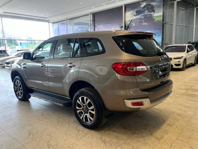 https://images10.gaadi.com/usedcar_image/4560965/original/processed_08142609817da688026b431ec9c3f1dc.jpg?imwidth=6402