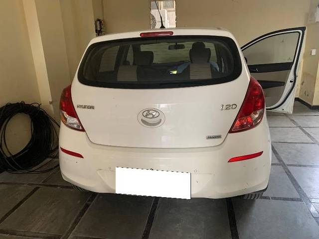 https://images10.gaadi.com/usedcar_image/4560995/original/processed_e88fed1e-cecd-4b23-85c1-95bf00e1cd00.jpeg?imwidth=6401