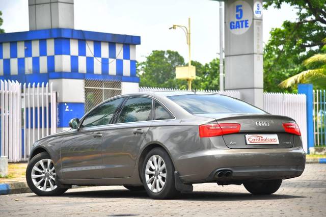 https://images10.gaadi.com/usedcar_image/4561012/original/processed_64f13e2f8db9c8e0bfaae3a7466428fe.jpg?imwidth=6402