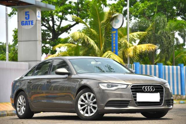 https://images10.gaadi.com/usedcar_image/4561012/original/processed_e0df3eac3cb01b4f486d388f5fb3ccd1.jpg?imwidth=6400