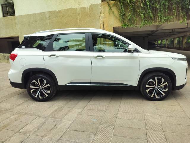 https://images10.gaadi.com/usedcar_image/4561013/original/5e9b3c75b93e621b12847e6082c69e53.jpeg?imwidth=6401