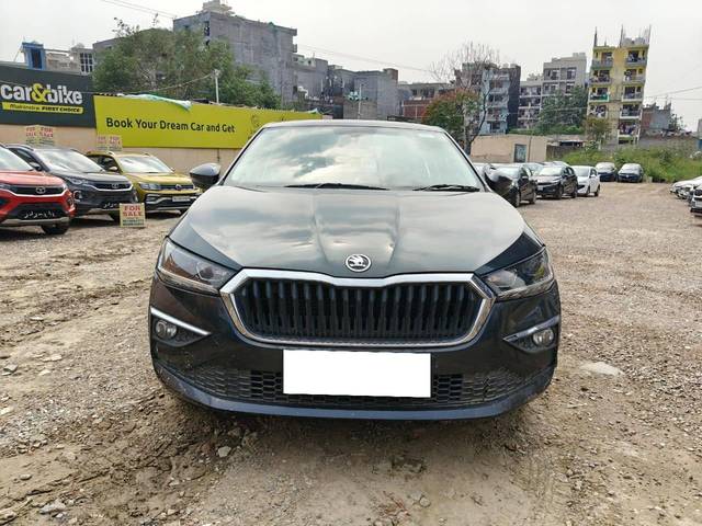 https://images10.gaadi.com/usedcar_image/4561016/original/processed_b78f3d6458278afdb743fa5eaa71b771.jpg?imwidth=6402