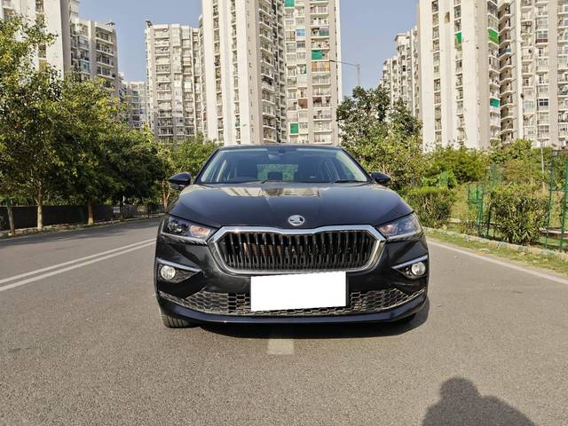 https://images10.gaadi.com/usedcar_image/4561016/original/processed_c0017da7484ecc5bd532a0ebd082b5b4.jpg?imwidth=6400