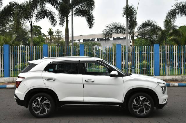 https://images10.gaadi.com/usedcar_image/4561018/original/processed_b0edfa89461b0a10349c91a3adf67fef.jpg?imwidth=6401