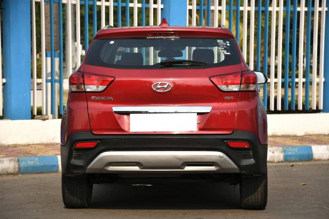https://images10.gaadi.com/usedcar_image/4561022/original/processed_31fad357c7fc71eb11abba1d39b434e4.jpg?imwidth=6402