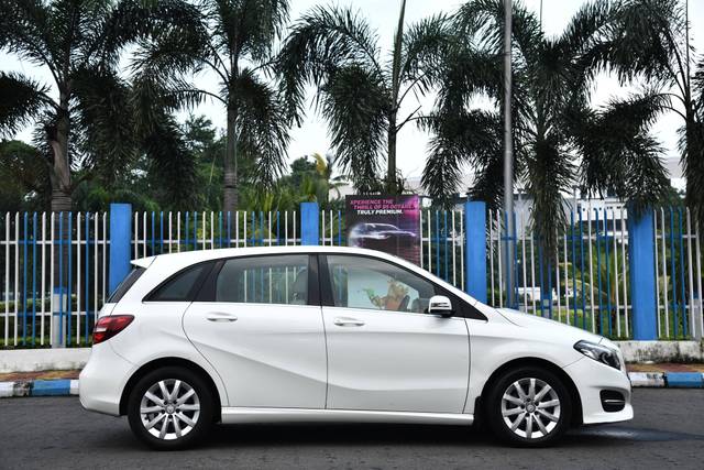 https://images10.gaadi.com/usedcar_image/4561040/original/processed_e81ae6314dfc1d1090acaa4ec2529e67.jpg?imwidth=6401