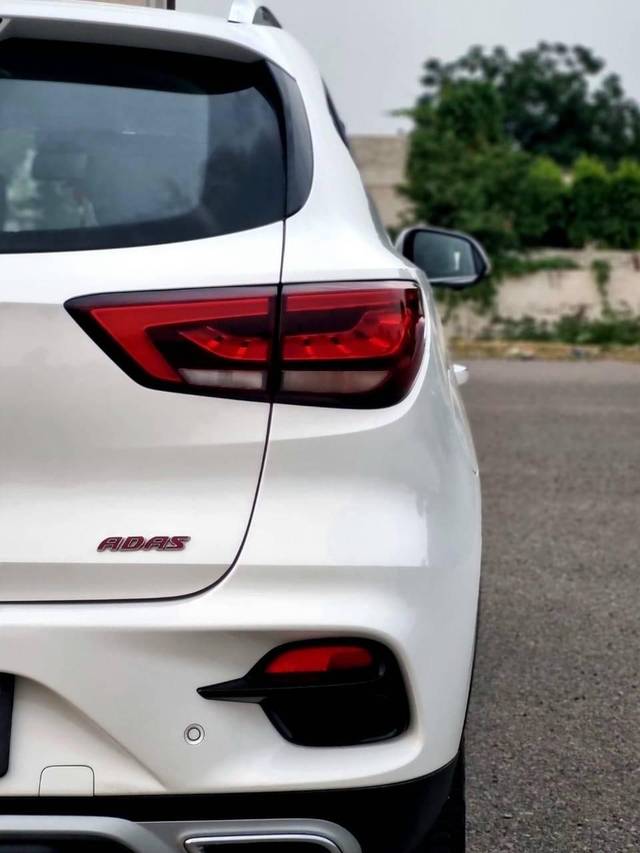 https://images10.gaadi.com/usedcar_image/4561041/original/processed_d0589cc9-a791-4bc3-8759-74352a7cef87.jpg?imwidth=6401