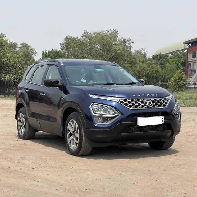 https://images10.gaadi.com/usedcar_image/4561043/original/processed_a9b6f72ee1b347112d6b7a650813f1e7.jpg?imwidth=6400