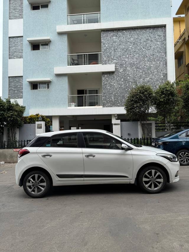 https://images10.gaadi.com/usedcar_image/4561075/original/processed_5f1ea4be4b8c4db53c2907e6a76e4c40.jpg?imwidth=6401