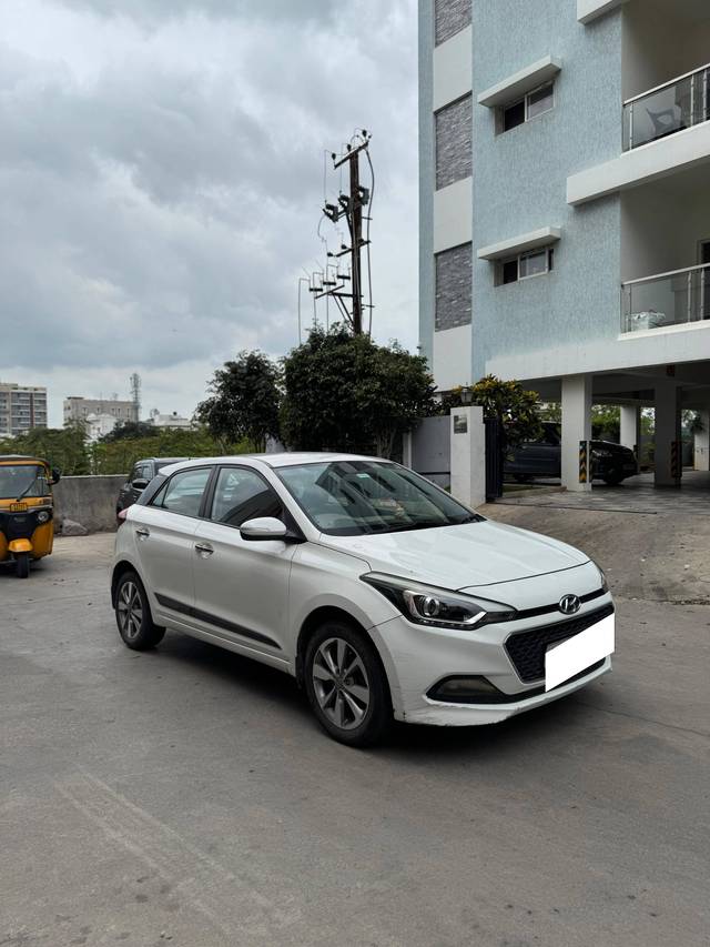 https://images10.gaadi.com/usedcar_image/4561075/original/processed_d507420f62ce5097161464058c44af95.jpg?imwidth=6400