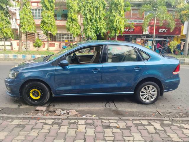 https://images10.gaadi.com/usedcar_image/4561081/original/processed_9a9f400b07fc80c12965b7ded8de919f.jpg?imwidth=6402