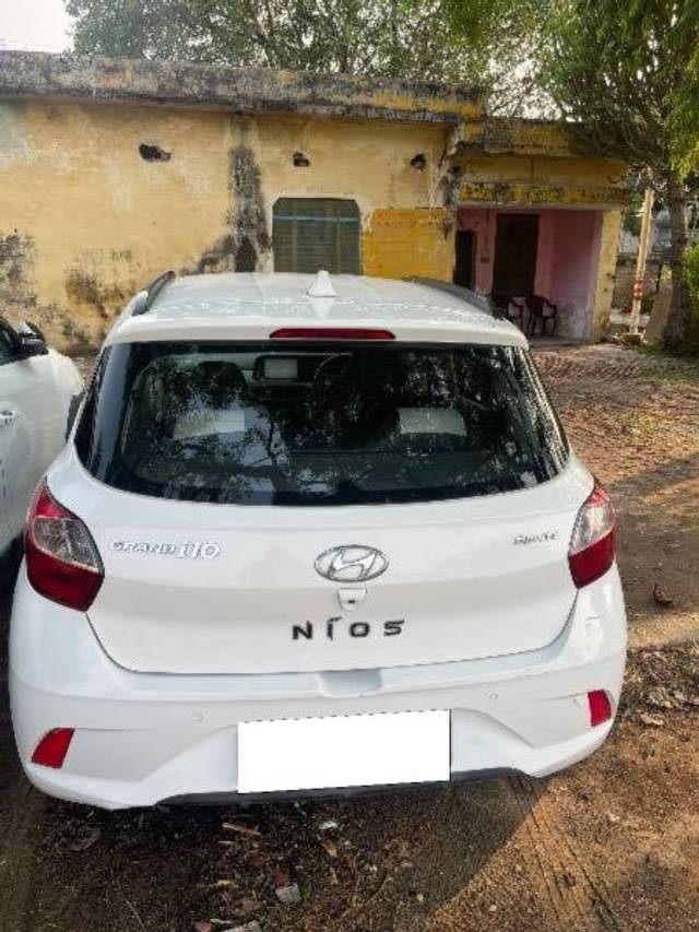 https://images10.gaadi.com/usedcar_image/4561092/original/processed_9c3677a4-c12f-4172-a229-cac633fdfb04.jpeg?imwidth=6401