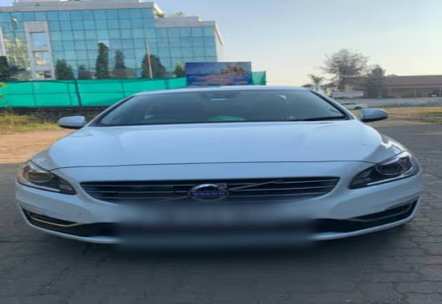 https://images10.gaadi.com/usedcar_image/4561129/original/65659c1b-b9ed-4b2b-8cd8-c7b0da0a80eb.?imwidth=6400
