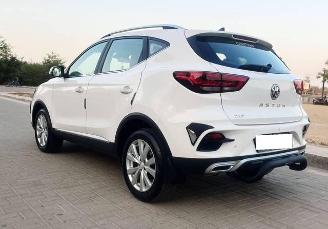 https://images10.gaadi.com/usedcar_image/4561154/original/processed_1f5d0a065c71a9f442493efe90bc1791.jpg?imwidth=6402