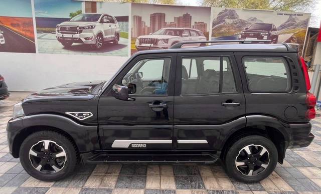 https://images10.gaadi.com/usedcar_image/4561159/original/processed_85fe909e785648e675ddf0cfd1162058.jpg?imwidth=6402